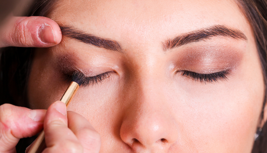 How to blend eyeshadow like a pro if you have sensitive eyes?